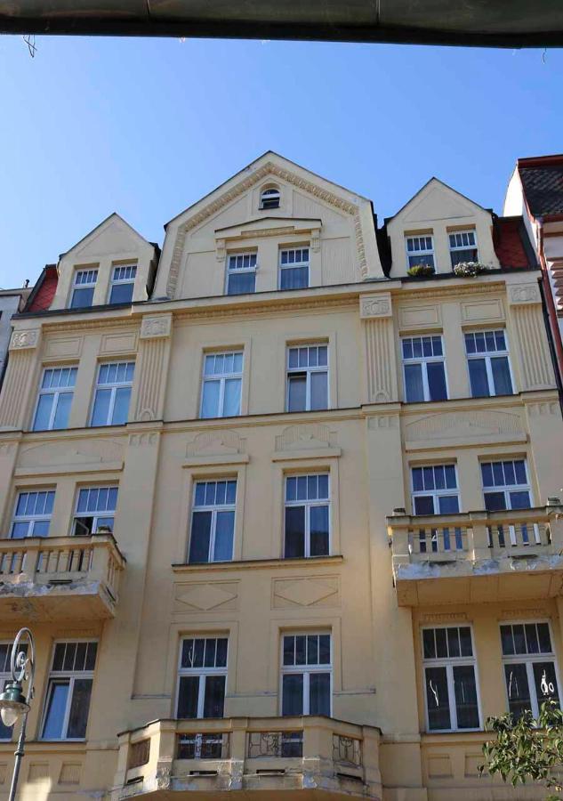 Retro Big Apartment With Two Balconies And Lift Karlsbad Buitenkant foto